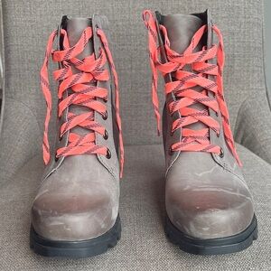 Worn 1x Sorel Joan of Arctic Wedge III Lexie Quarry/Black Gray Boots w/Neon Lace